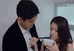 怎么点开热搜都在骂他油腻啊？