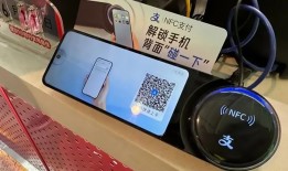 “支付宝碰一下”，用户无需展示付款码，解锁手机碰一下商家收款设备